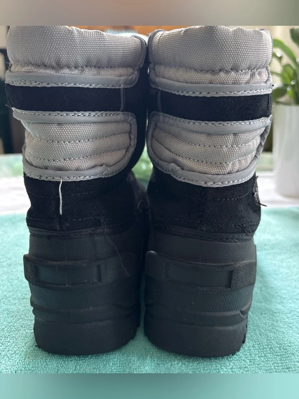 Itasca Kids Black and Gray Snow Boots